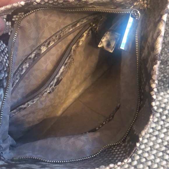 NWOT MICHAEL KORS Snakeskin Shoulder Purse - Picture 4 of 5